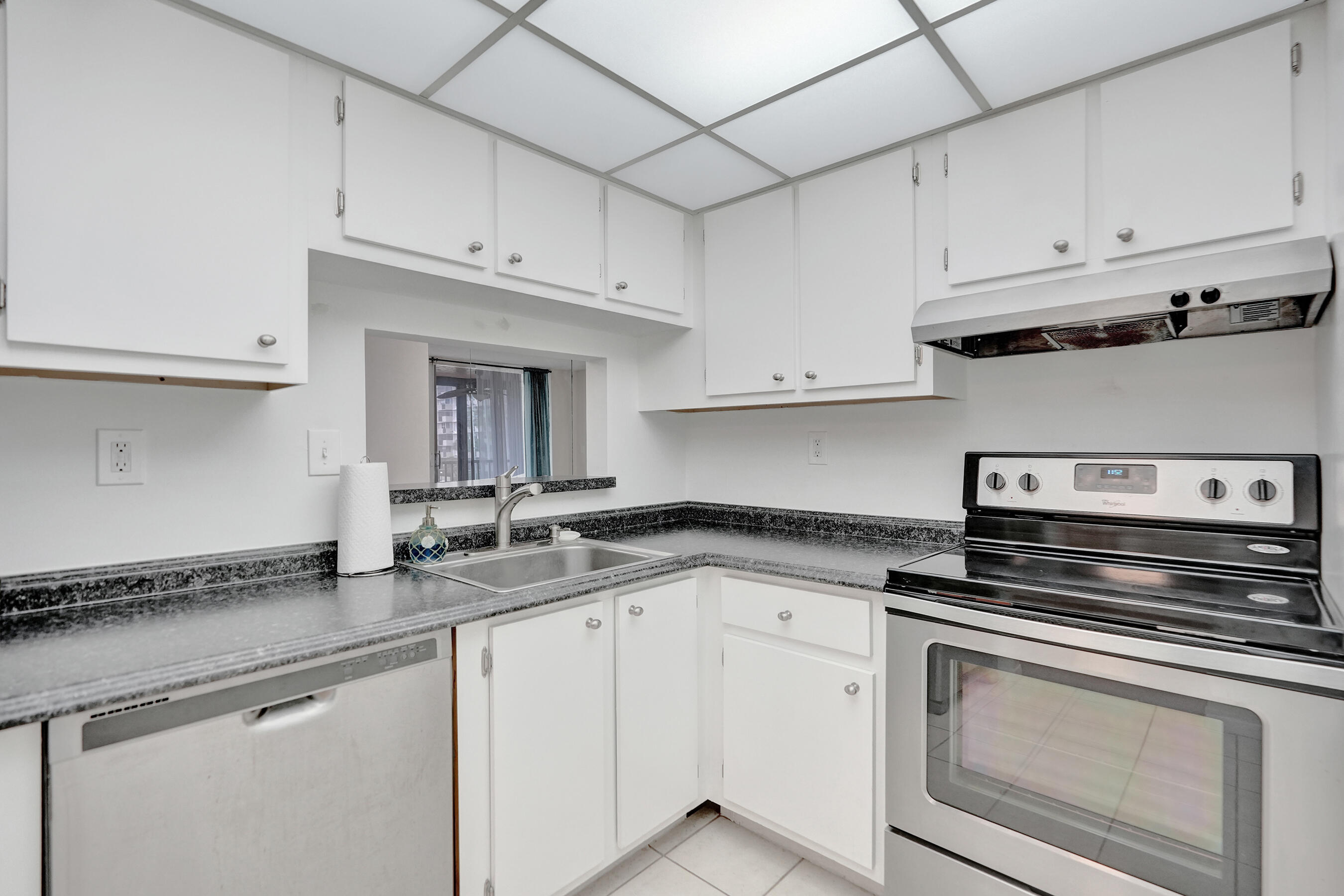BAY YACHT CLUB CONDO - Residential Lease