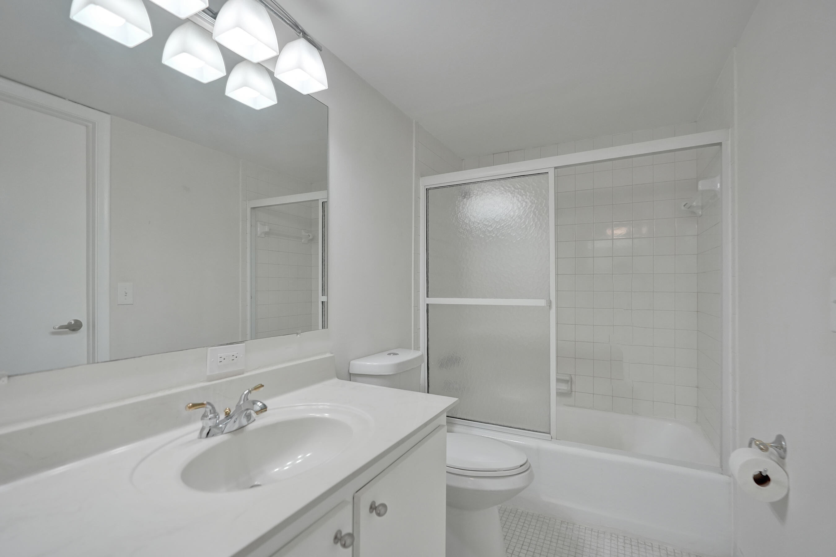BAY YACHT CLUB CONDO - Residential Lease