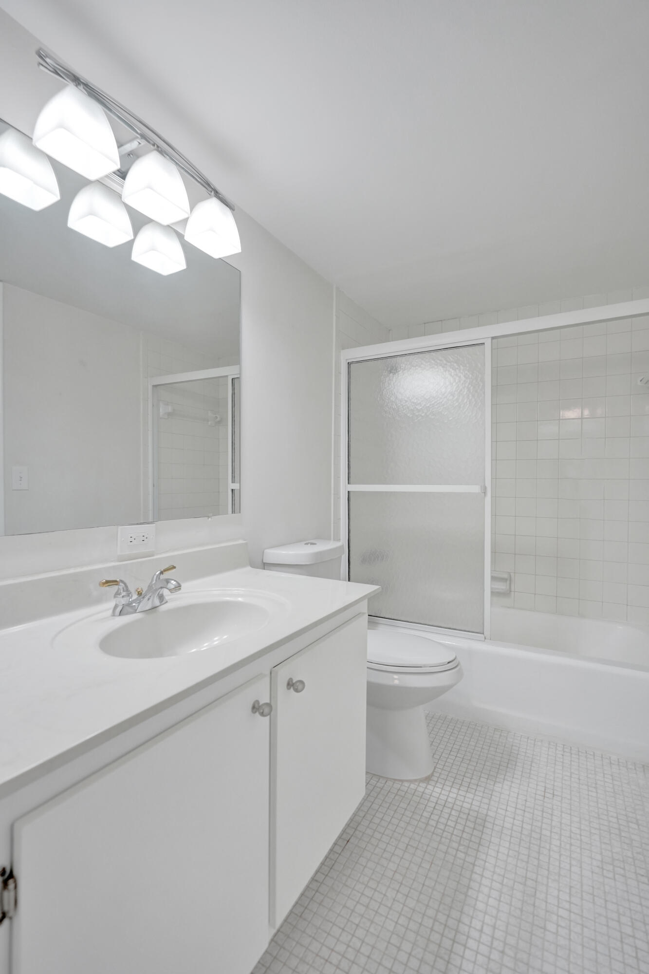 BAY YACHT CLUB CONDO - Residential Lease