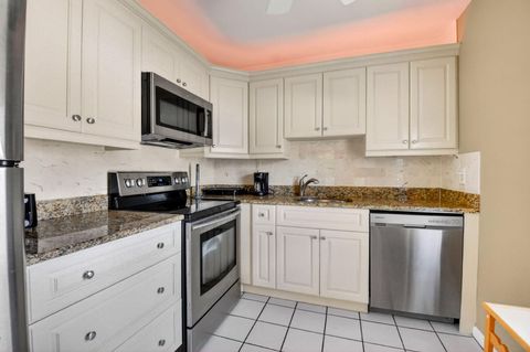 Tiny photo for 260 Cape Cod Circle, Lake Worth, FL 33467 (MLS # B26017119)