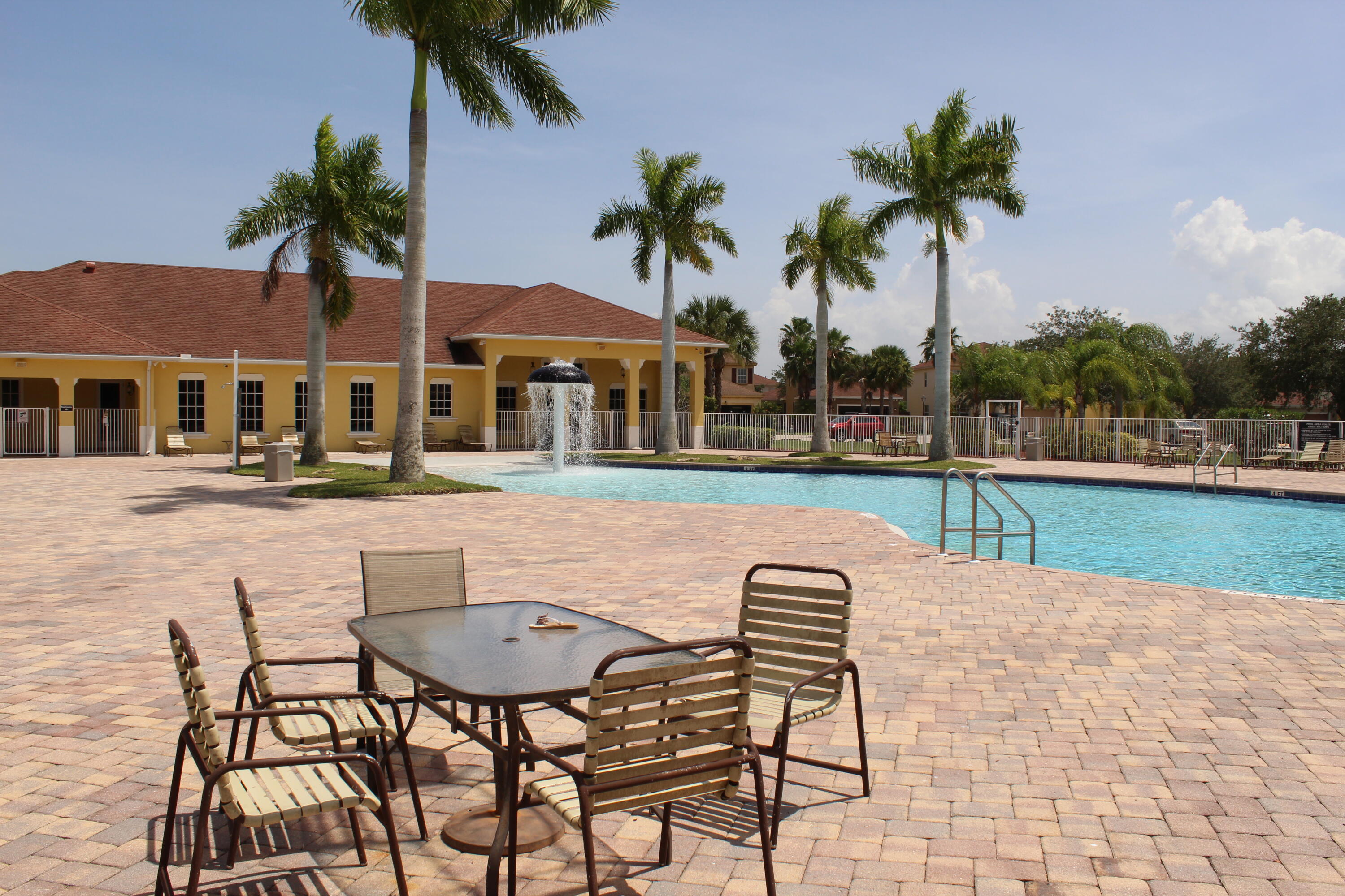 Palm Breeze Club - Residential