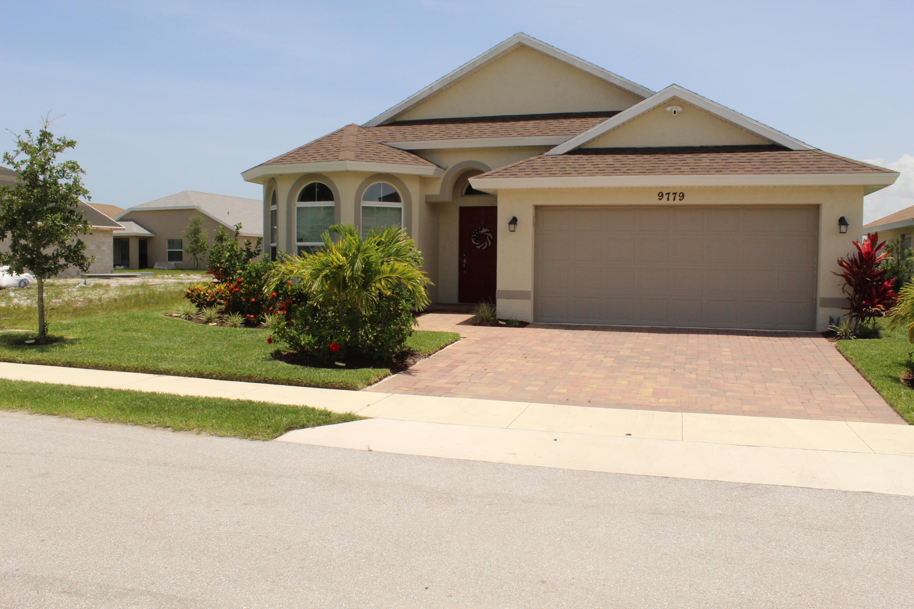 Palm Breeze Club - Residential