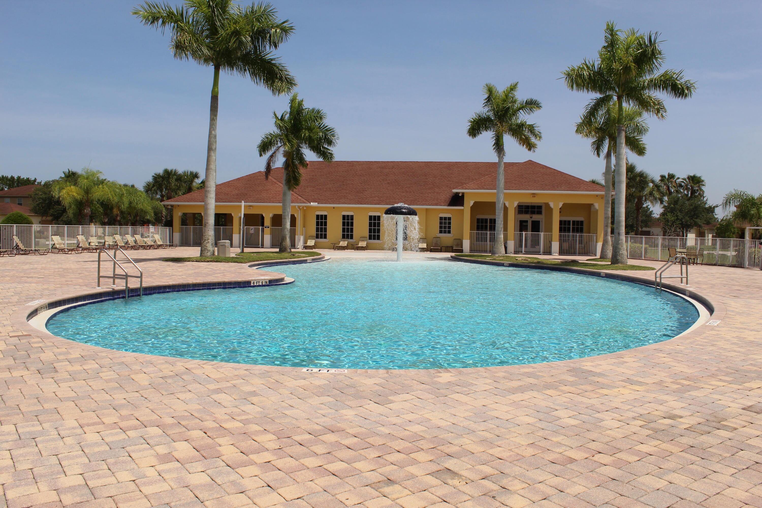 Palm Breeze Club - Residential