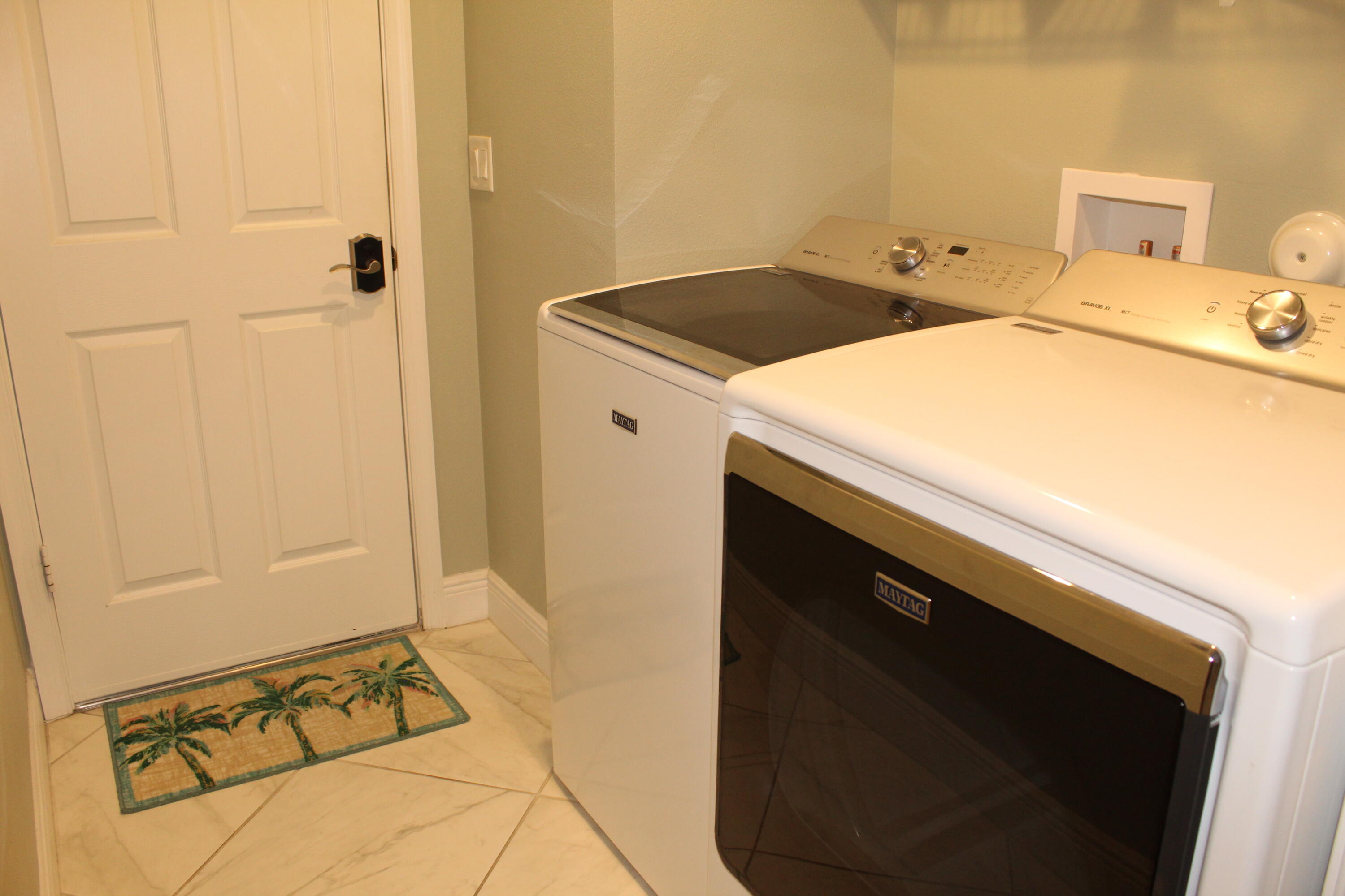 Palm Breeze Club - Residential