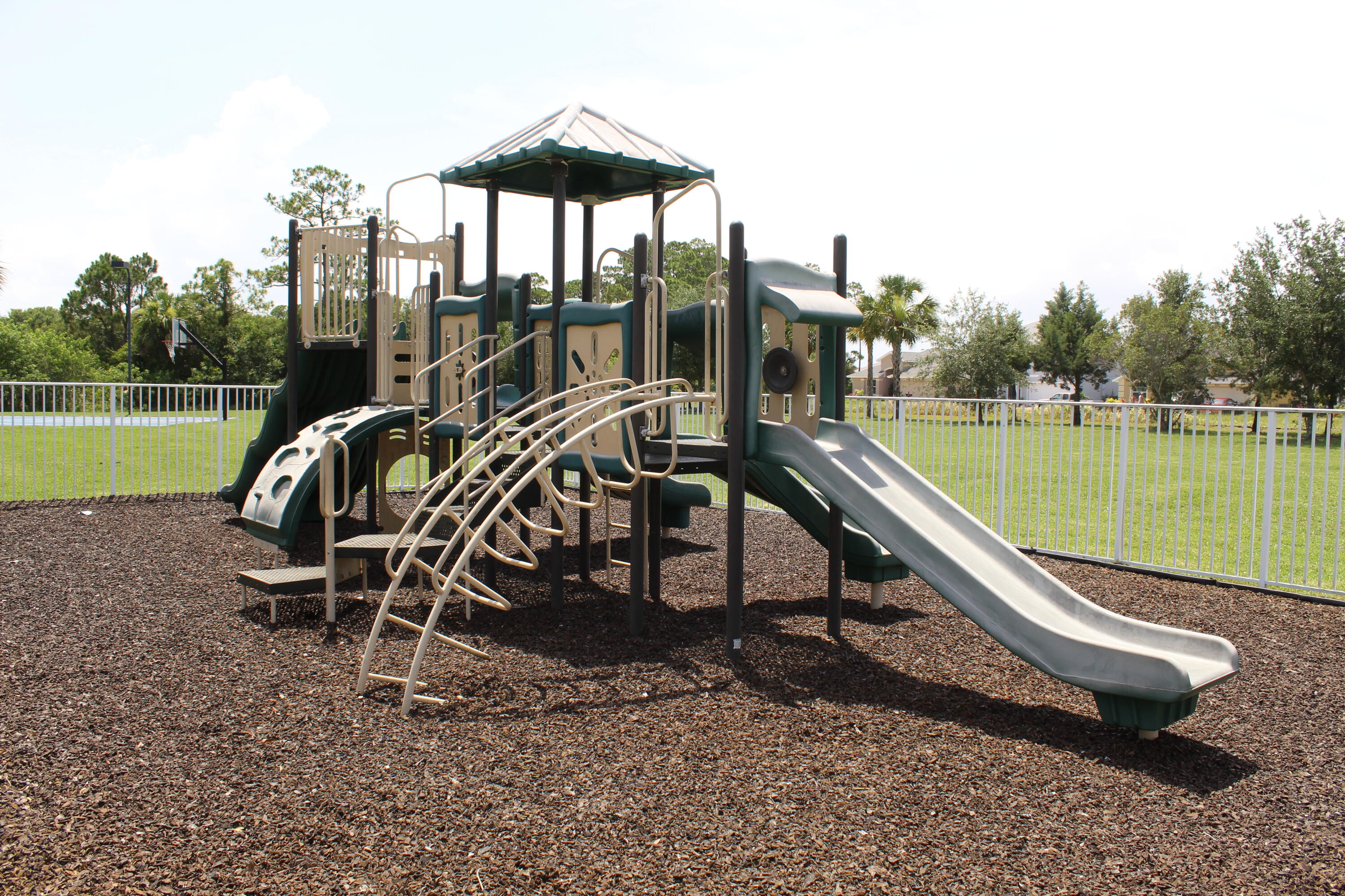 Palm Breeze Club - Residential