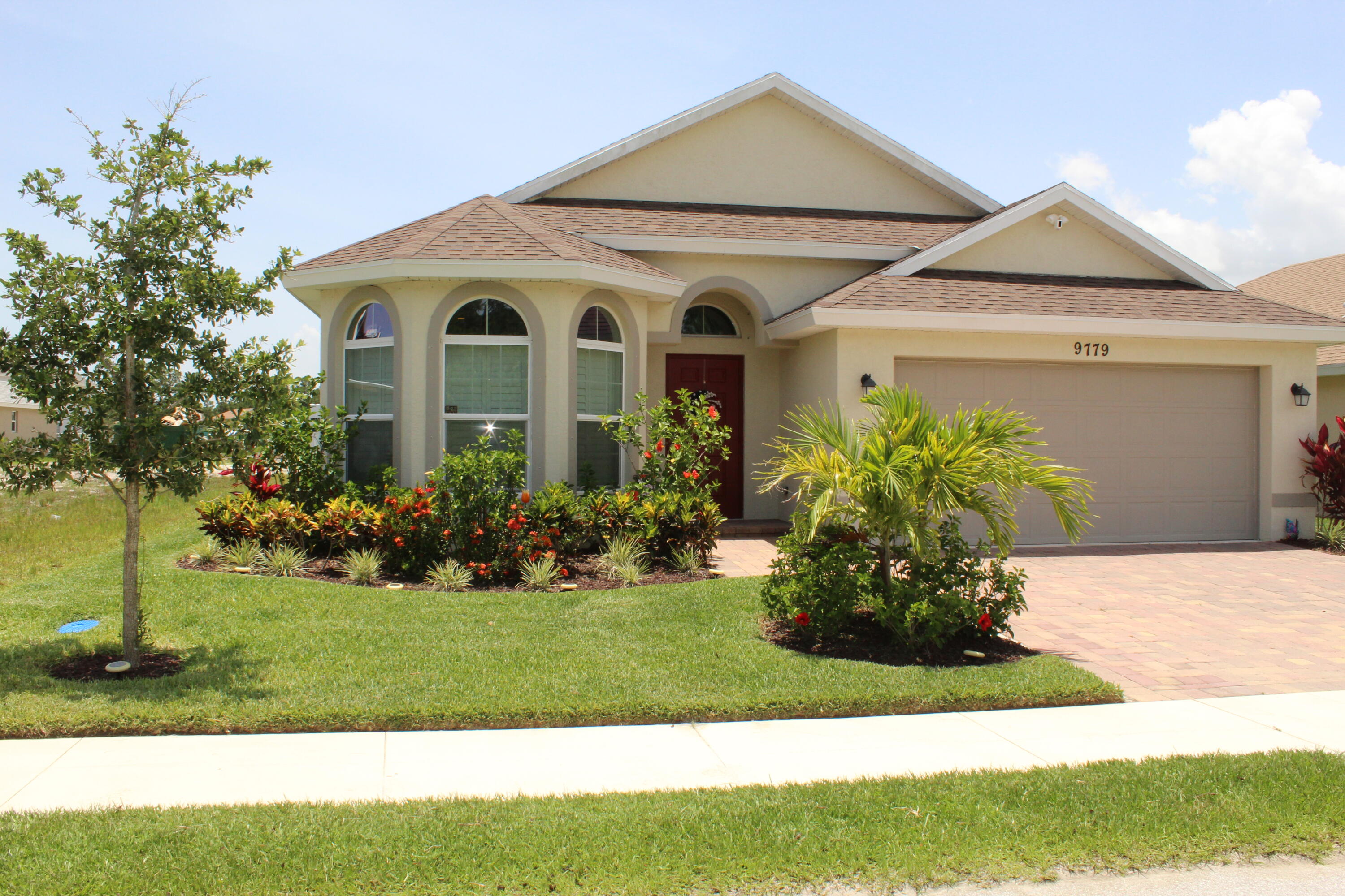 Palm Breeze Club - Residential