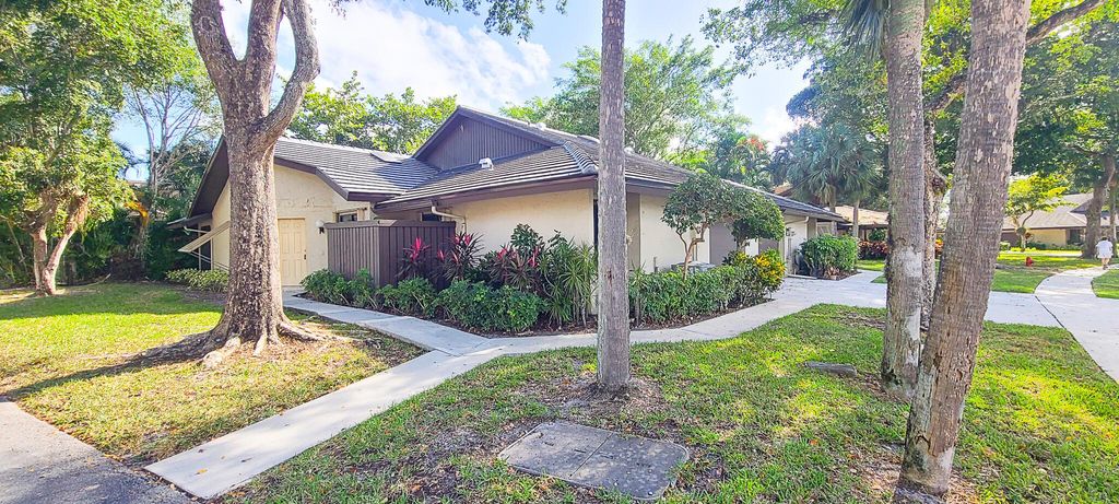 Photo of 5113 Pine Drive, Boynton Beach, FL 33437 (MLS # R11062783)