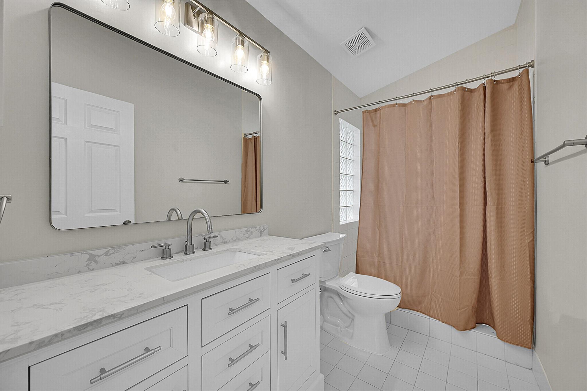 HILLSBORO COUNTRY CLUB PL - Residential