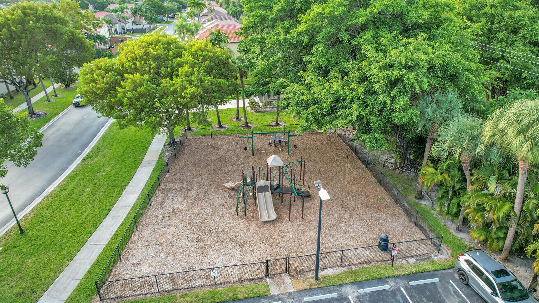 HILLSBORO COUNTRY CLUB PL - Residential