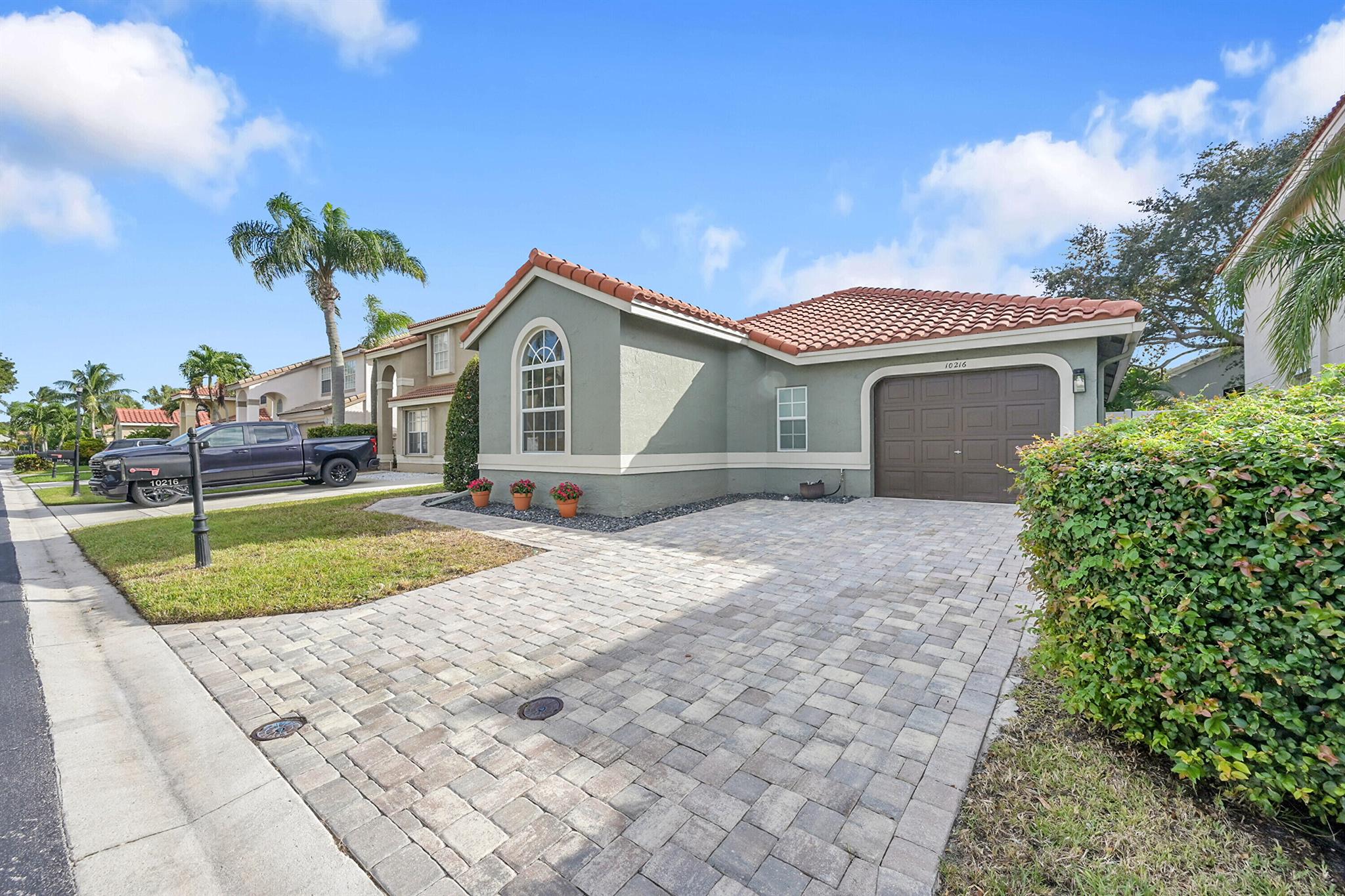 HILLSBORO COUNTRY CLUB PL - Residential