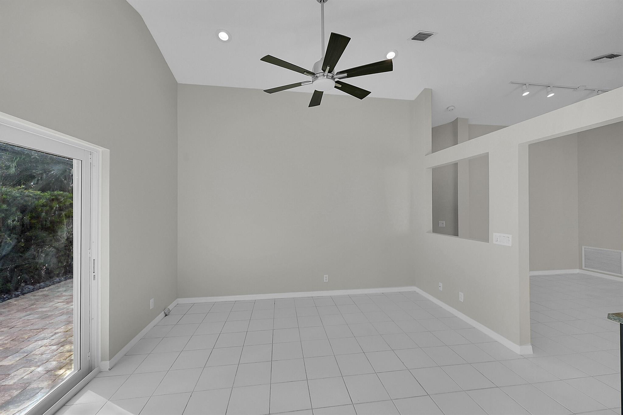 HILLSBORO COUNTRY CLUB PL - Residential