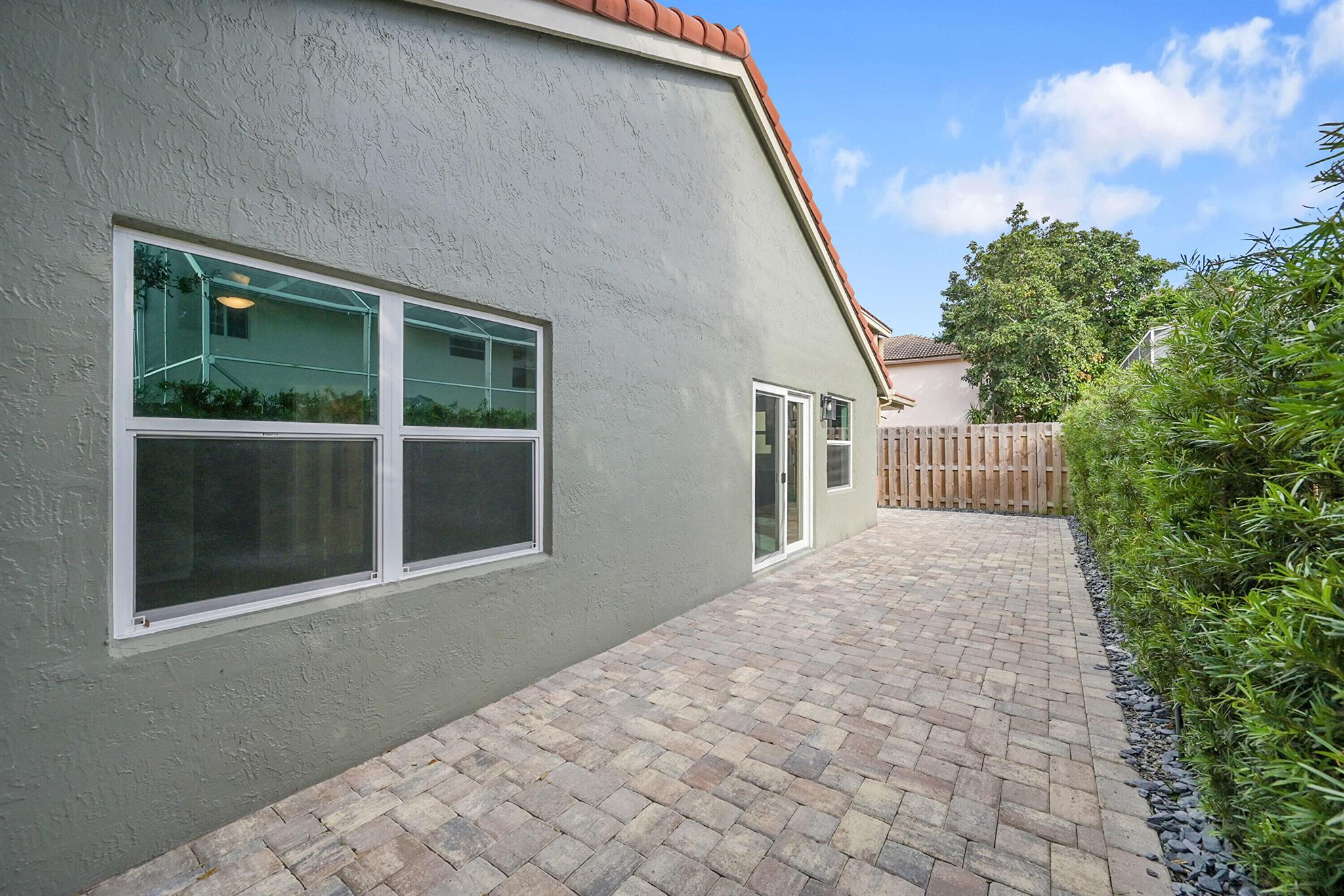 HILLSBORO COUNTRY CLUB PL - Residential