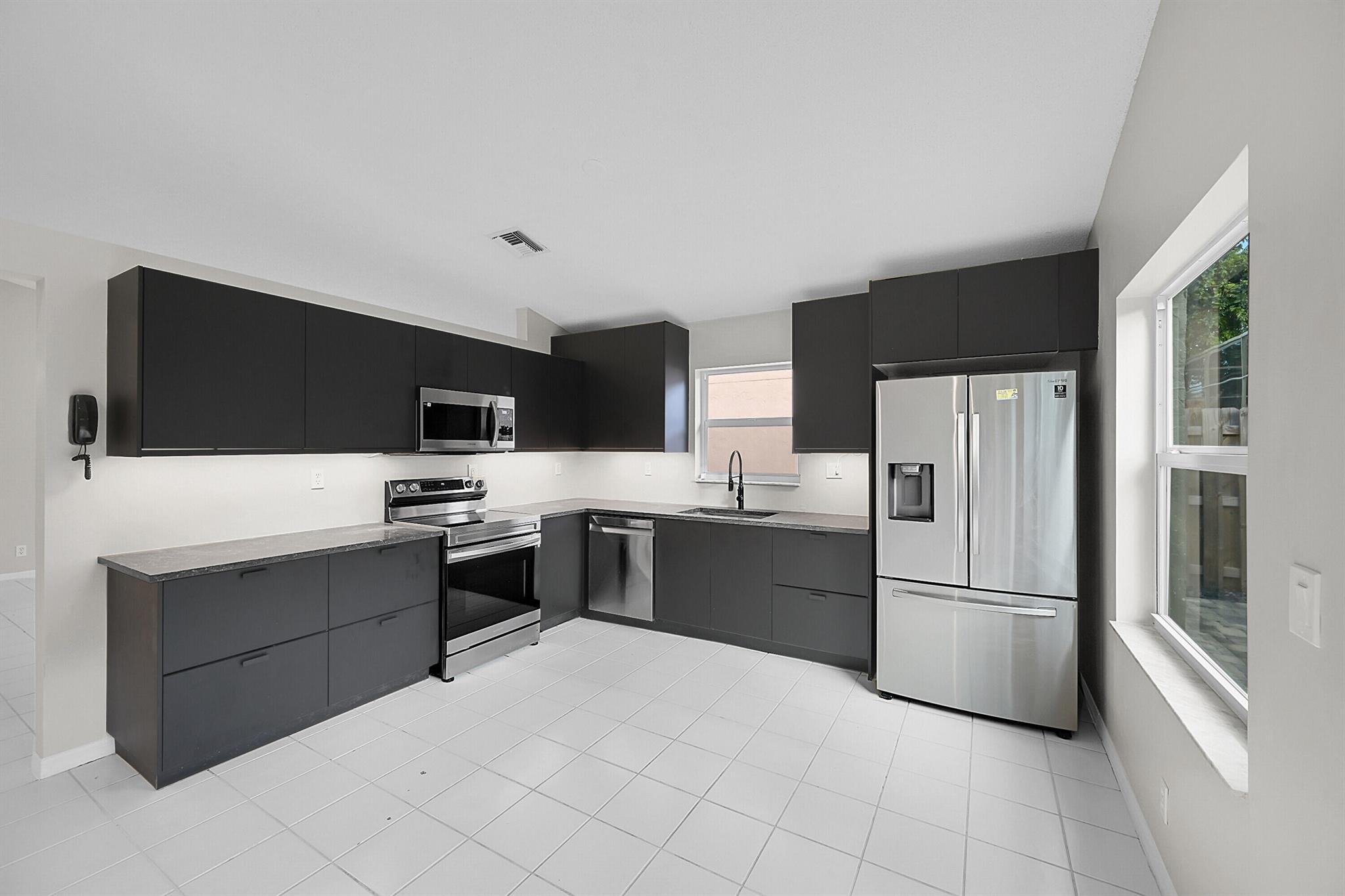 HILLSBORO COUNTRY CLUB PL - Residential