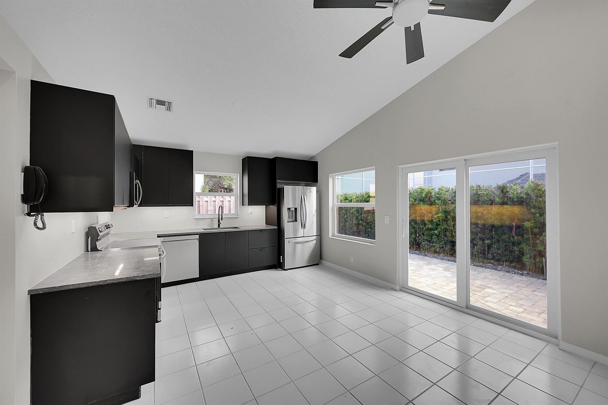 HILLSBORO COUNTRY CLUB PL - Residential