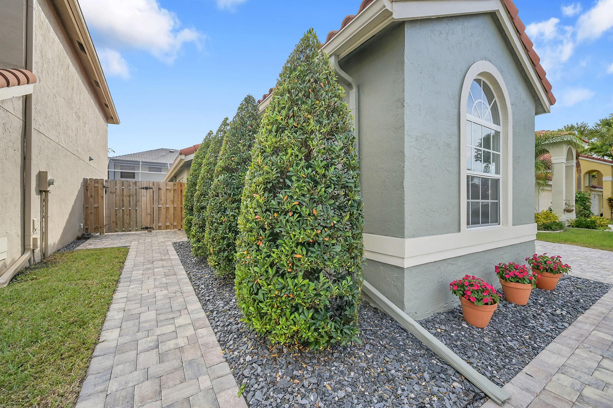 HILLSBORO COUNTRY CLUB PL - Residential