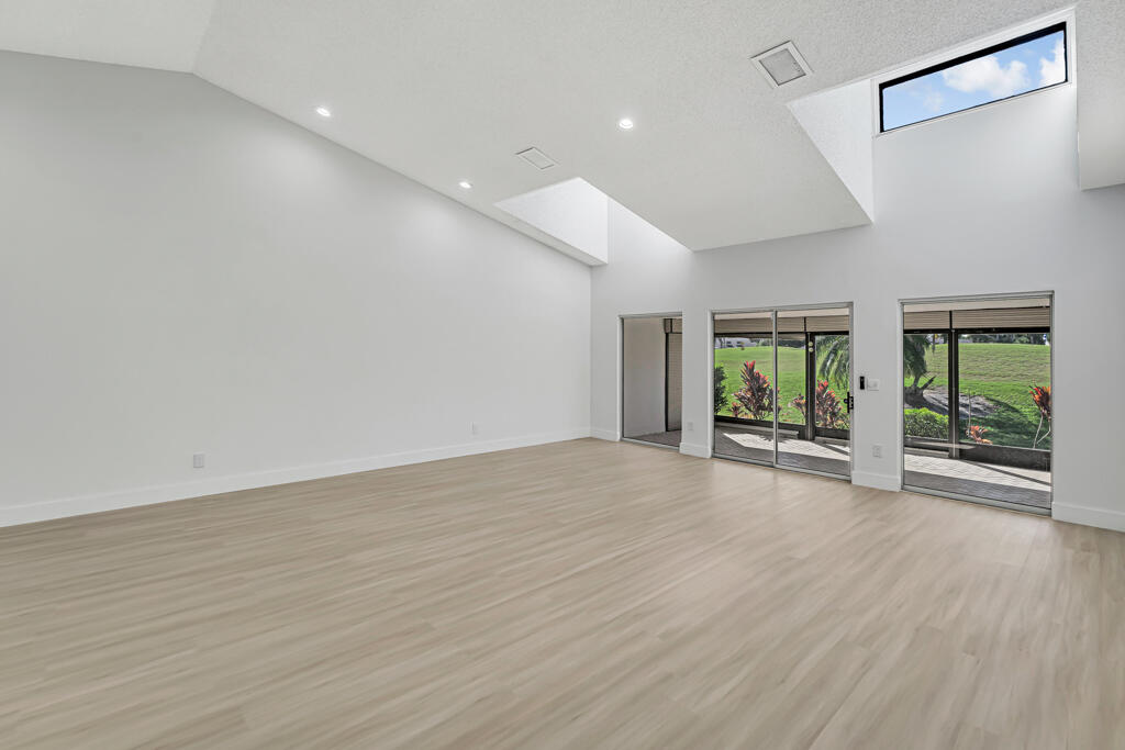 FOUNTAINS OF PALM BEACH CONDO 8 - Residential