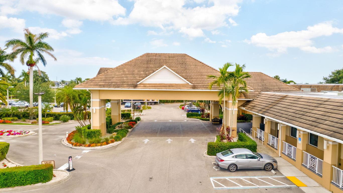 FOUNTAINS OF PALM BEACH CONDO 8 - Residential