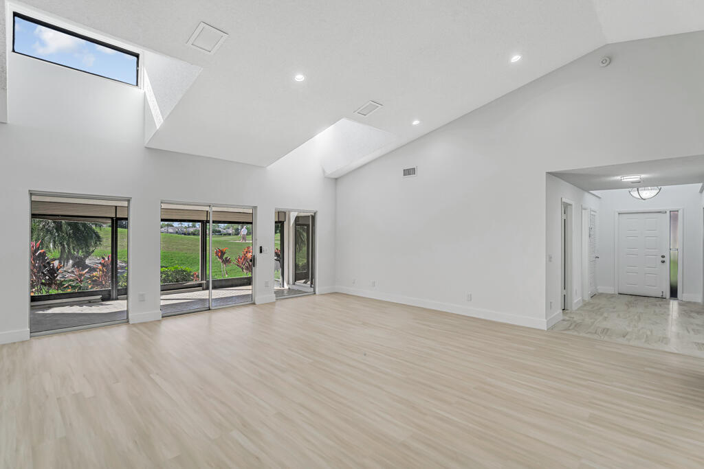 FOUNTAINS OF PALM BEACH CONDO 8 - Residential