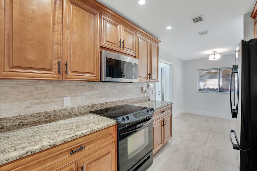 FOUNTAINS OF PALM BEACH CONDO 8 - Residential