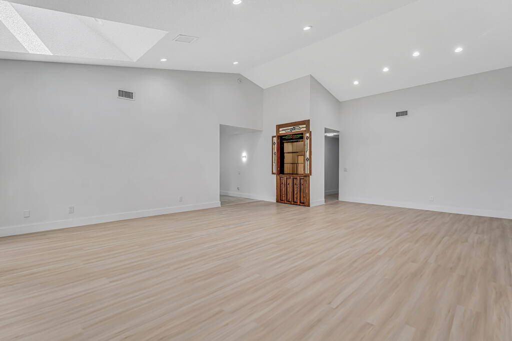 FOUNTAINS OF PALM BEACH CONDO 8 - Residential