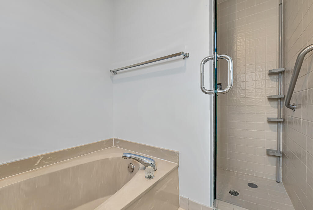 FOUNTAINS OF PALM BEACH CONDO 8 - Residential