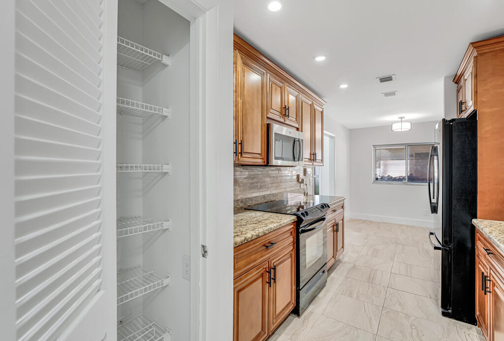 FOUNTAINS OF PALM BEACH CONDO 8 - Residential