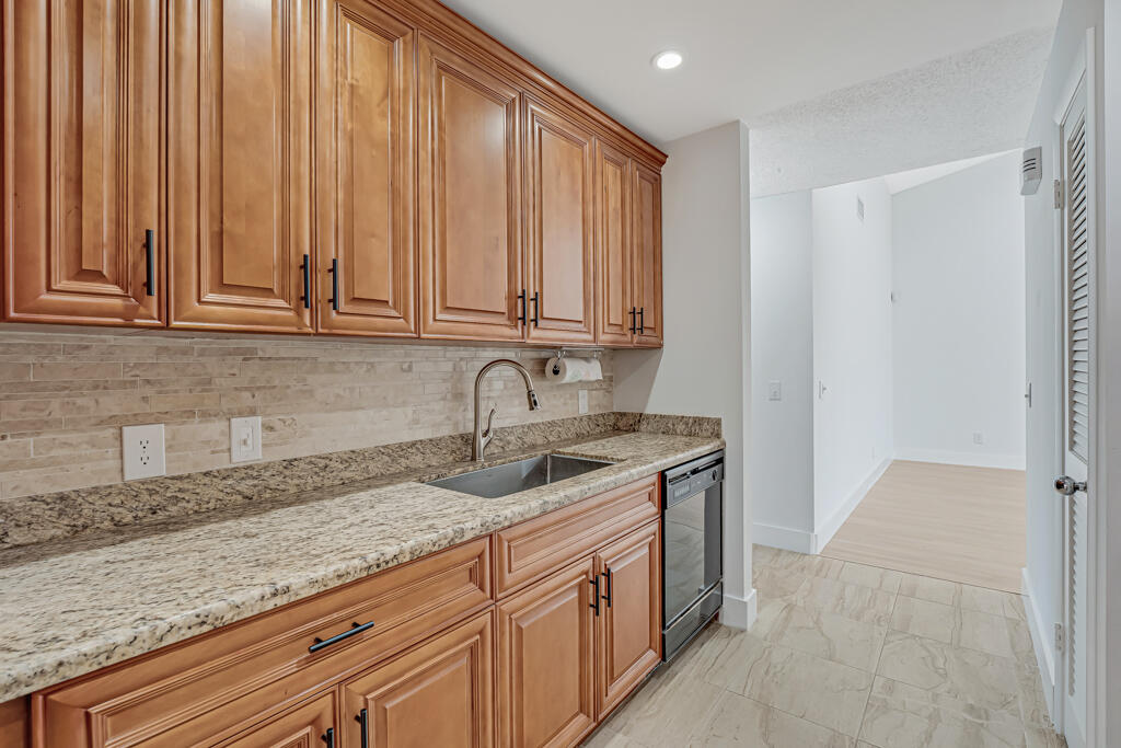 FOUNTAINS OF PALM BEACH CONDO 8 - Residential