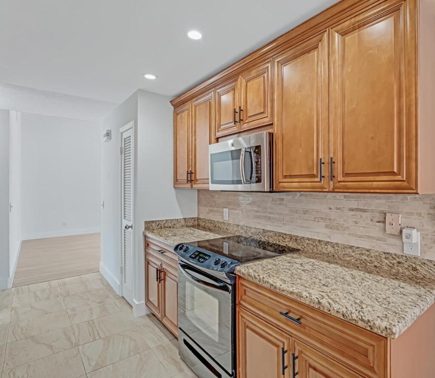 FOUNTAINS OF PALM BEACH CONDO 8 - Residential