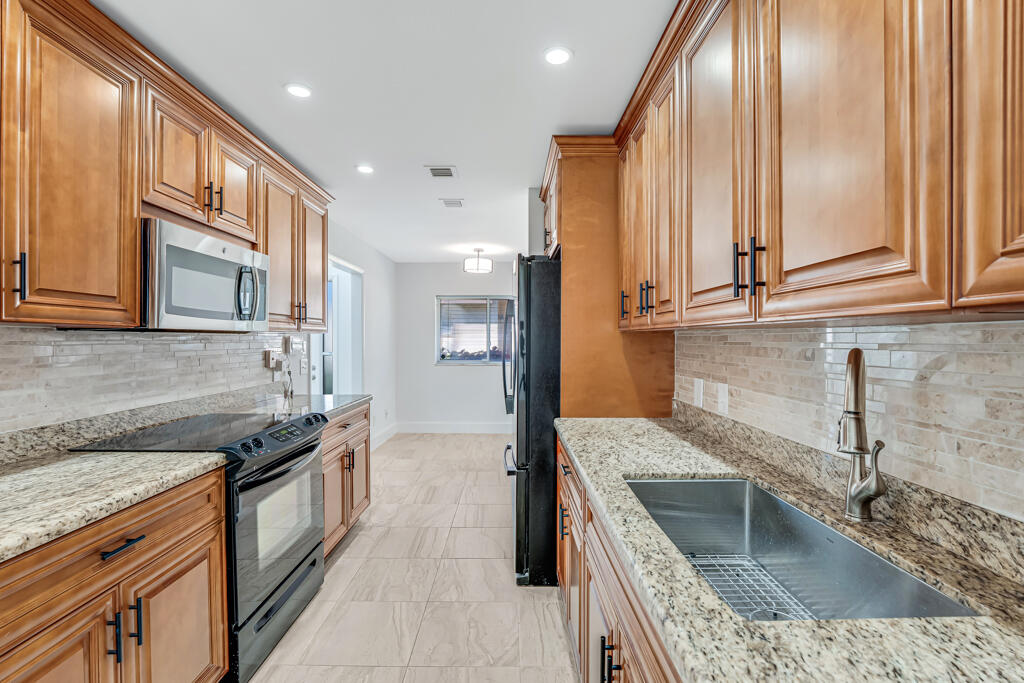 FOUNTAINS OF PALM BEACH CONDO 8 - Residential