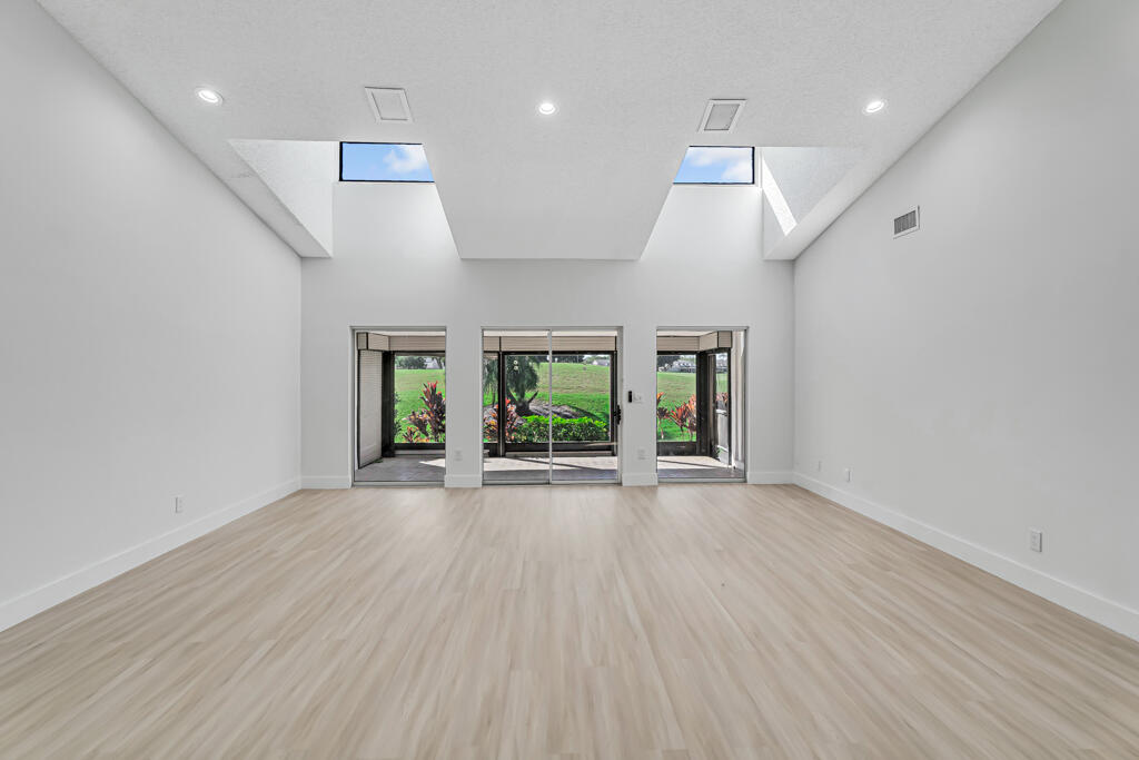 FOUNTAINS OF PALM BEACH CONDO 8 - Residential