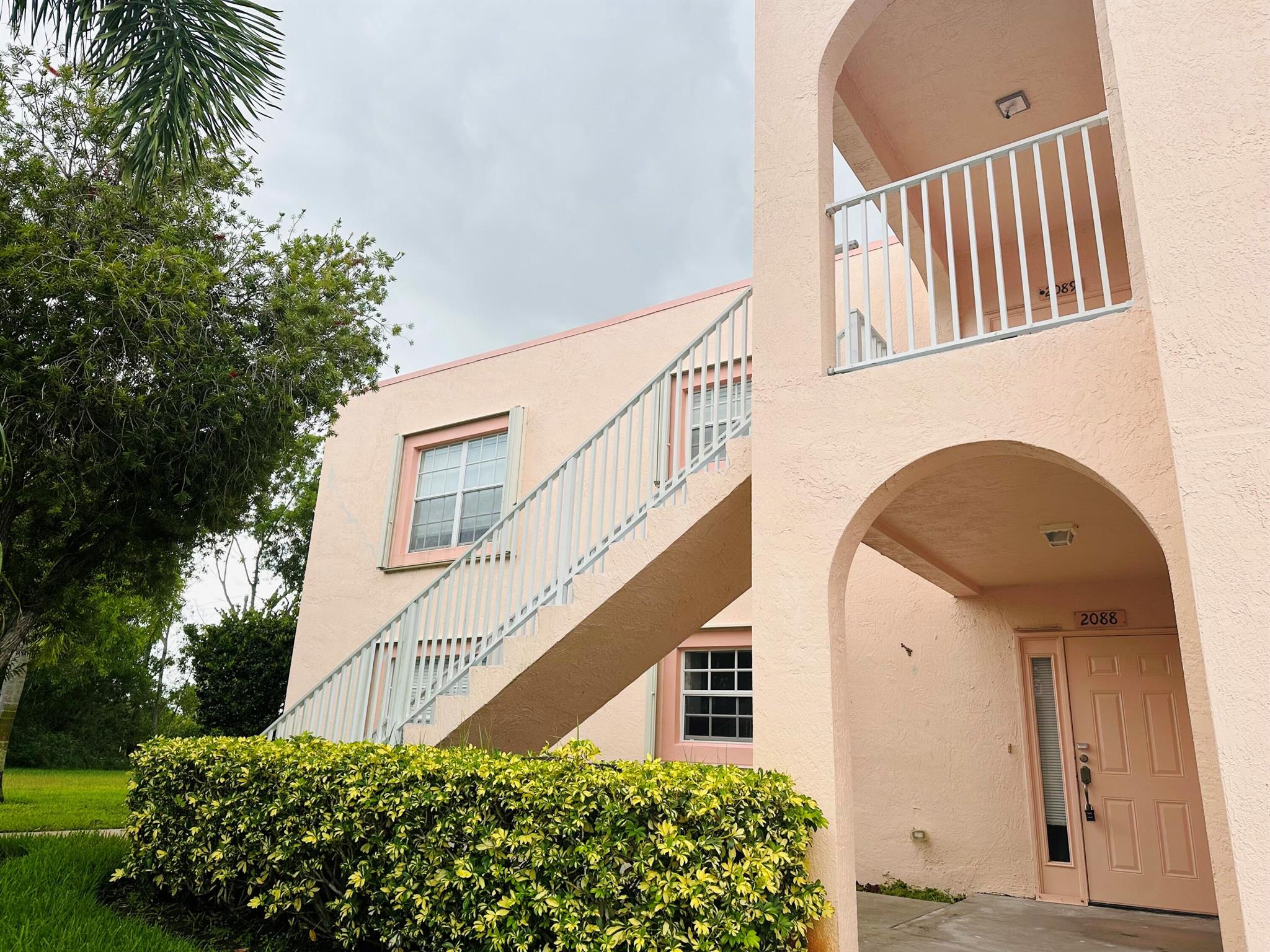 Welcome to this charming condo located in this desirable Community in Port Saint Lucie, FL. This spacious property boasts ample parking and grants you access to a refreshing pool. Situated just 6 minutes away from the picturesque Jensen Beach Park, it offers the perfect blend of relaxation and outdoor activities. Additionally, you'll find yourself conveniently close to shopping destinations, ensuring that all your retail needs are easily met. Come and experience the ultimate Florida lifestyle in this delightful rental property. HOA approval required .