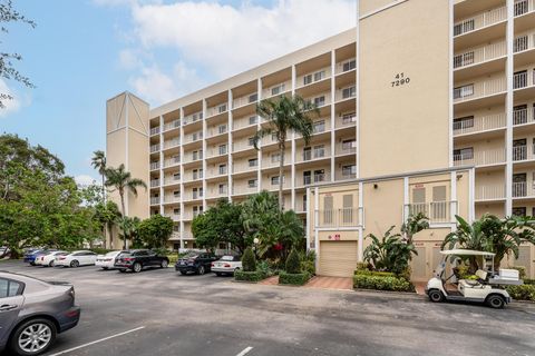 Condominium in Delray Beach FL 7290 Kinghurst Drive Dr 18.jpg