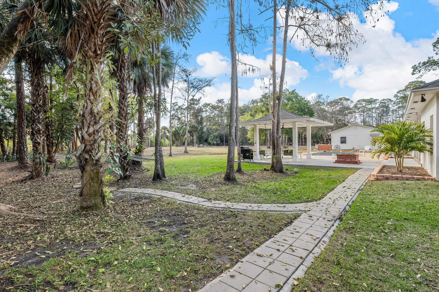 LOXAHATCHEE GROVES - Residential