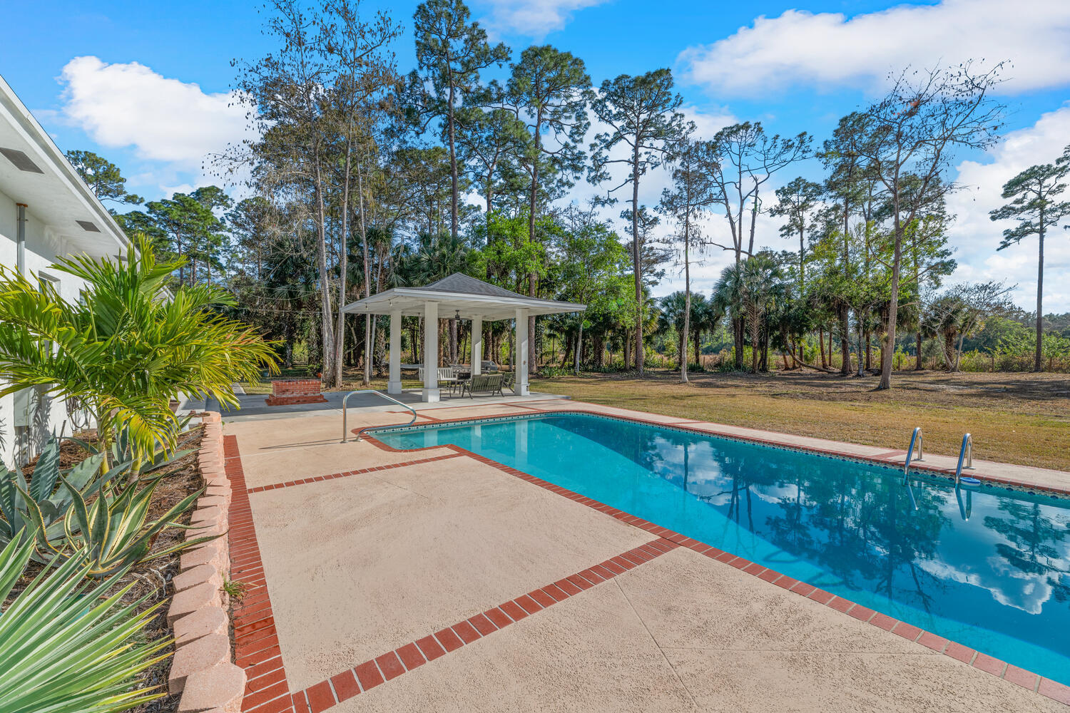 LOXAHATCHEE GROVES - Residential