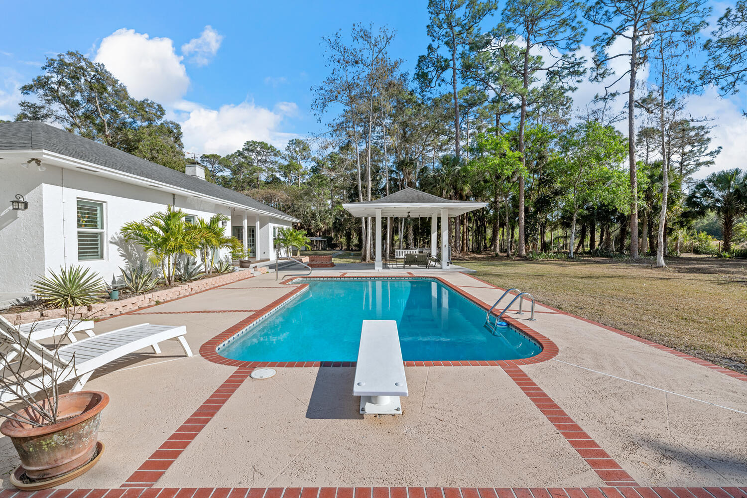 LOXAHATCHEE GROVES - Residential