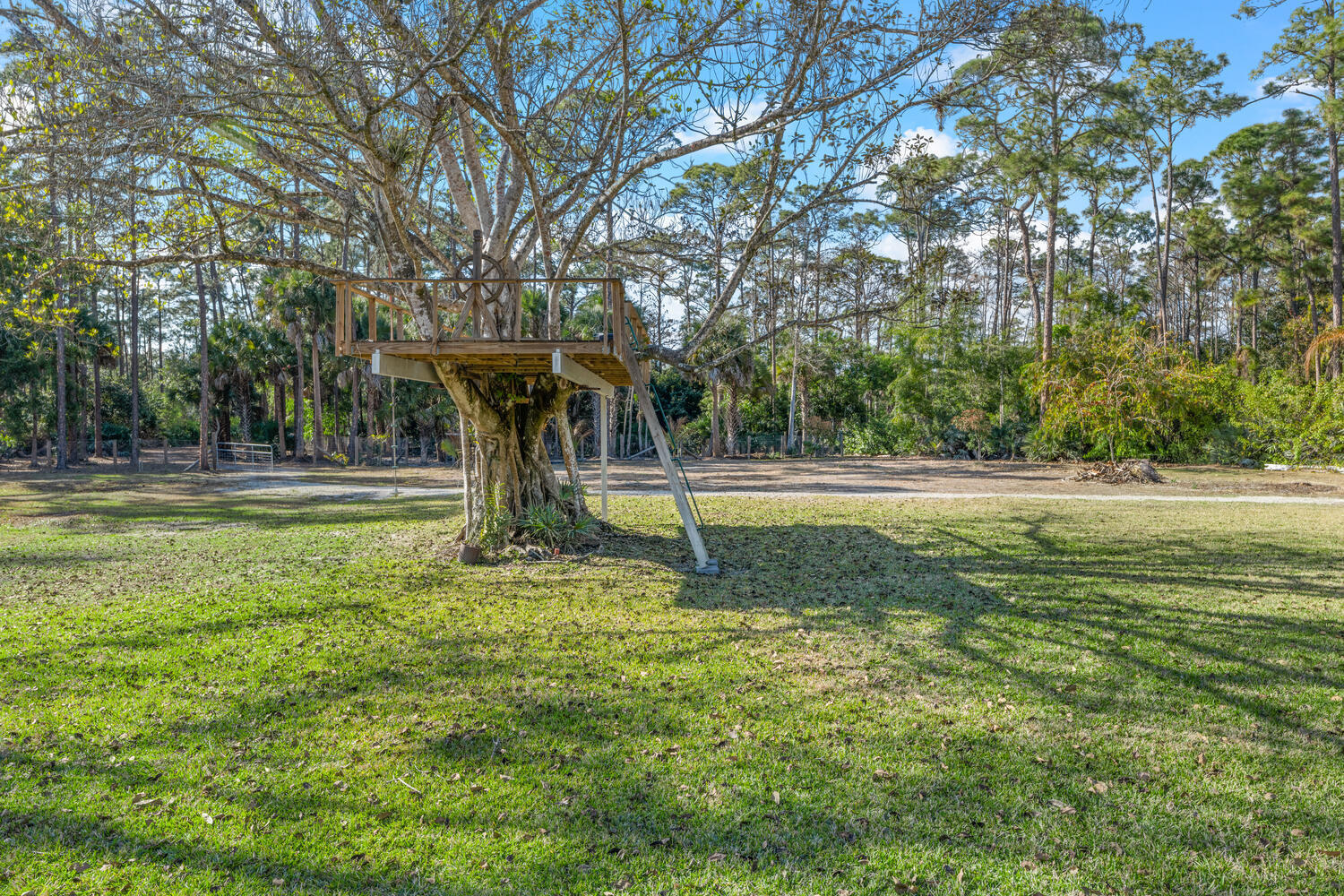 LOXAHATCHEE GROVES - Residential