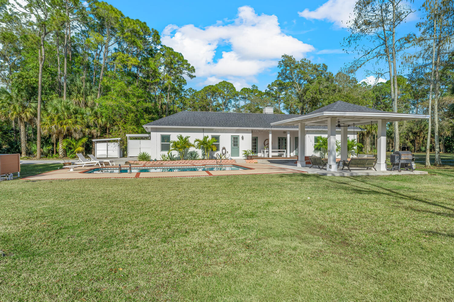 LOXAHATCHEE GROVES - Residential