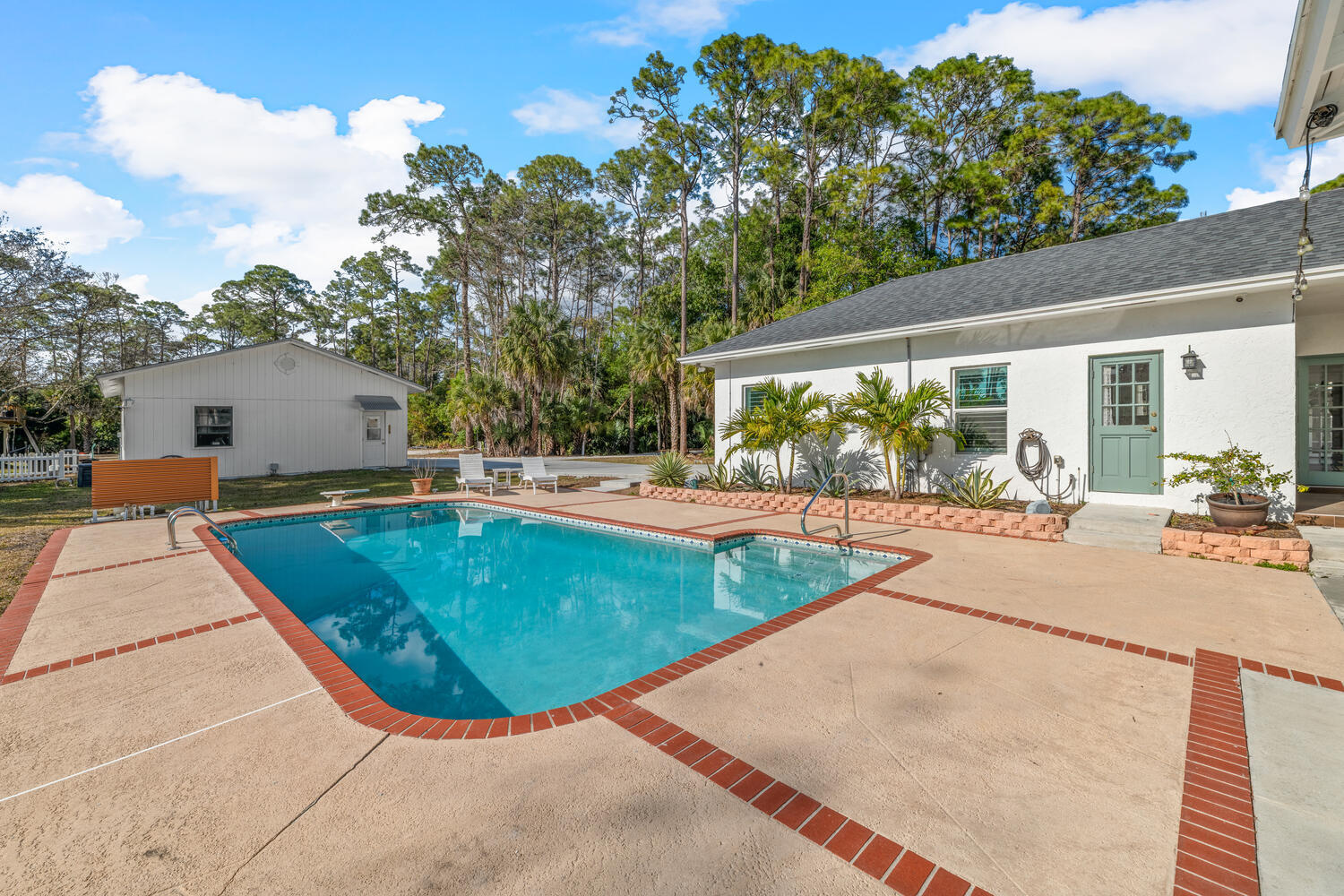 LOXAHATCHEE GROVES - Residential