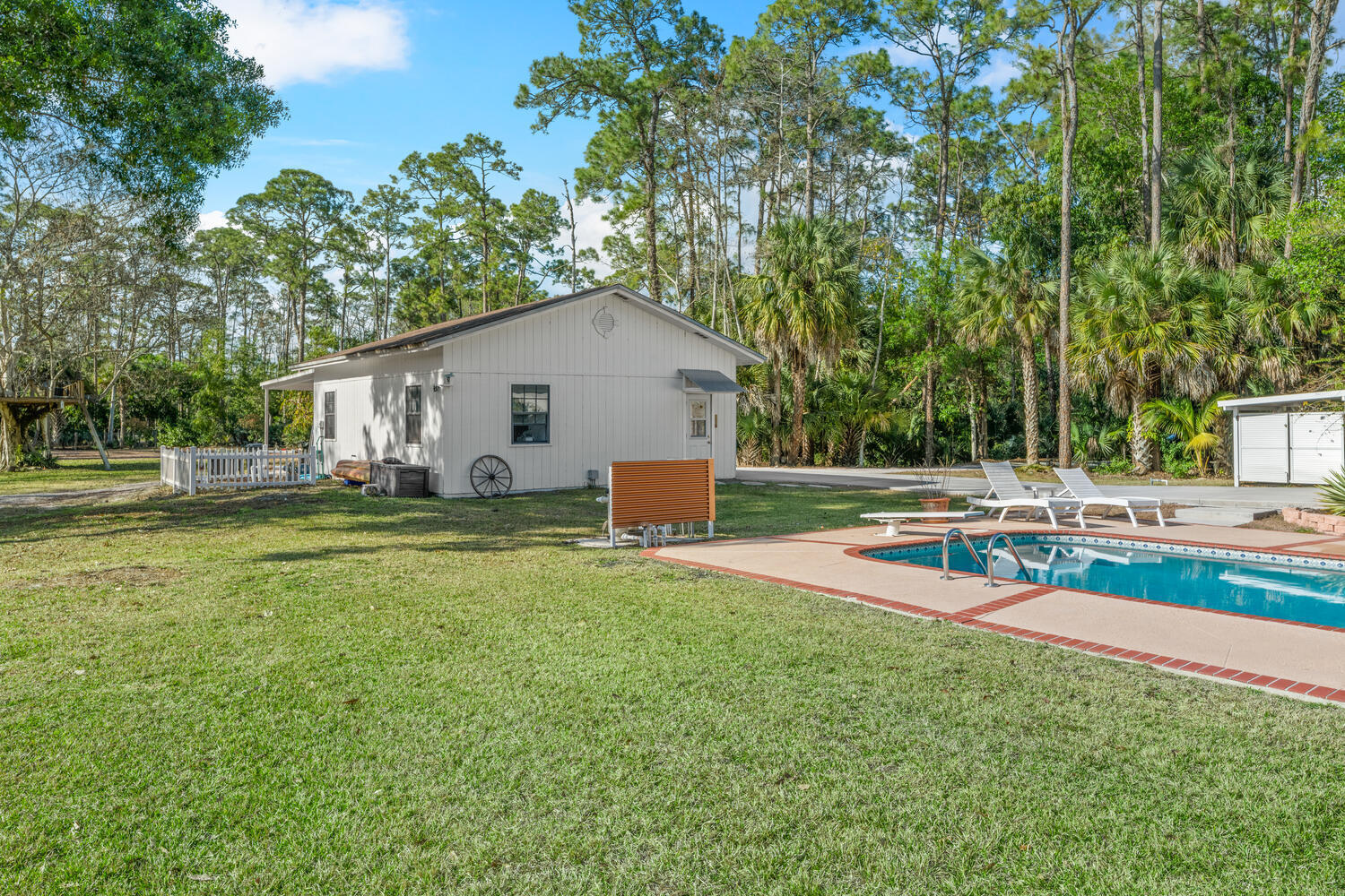 LOXAHATCHEE GROVES - Residential
