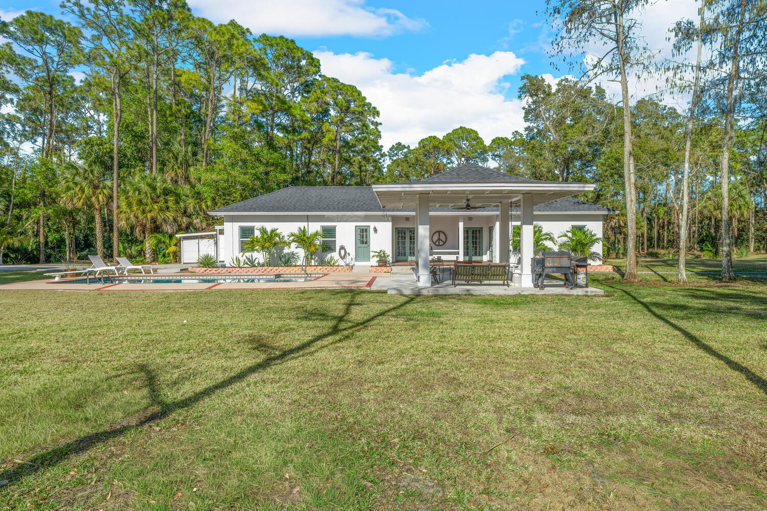 LOXAHATCHEE GROVES - Residential