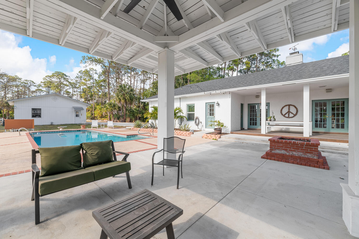 LOXAHATCHEE GROVES - Residential