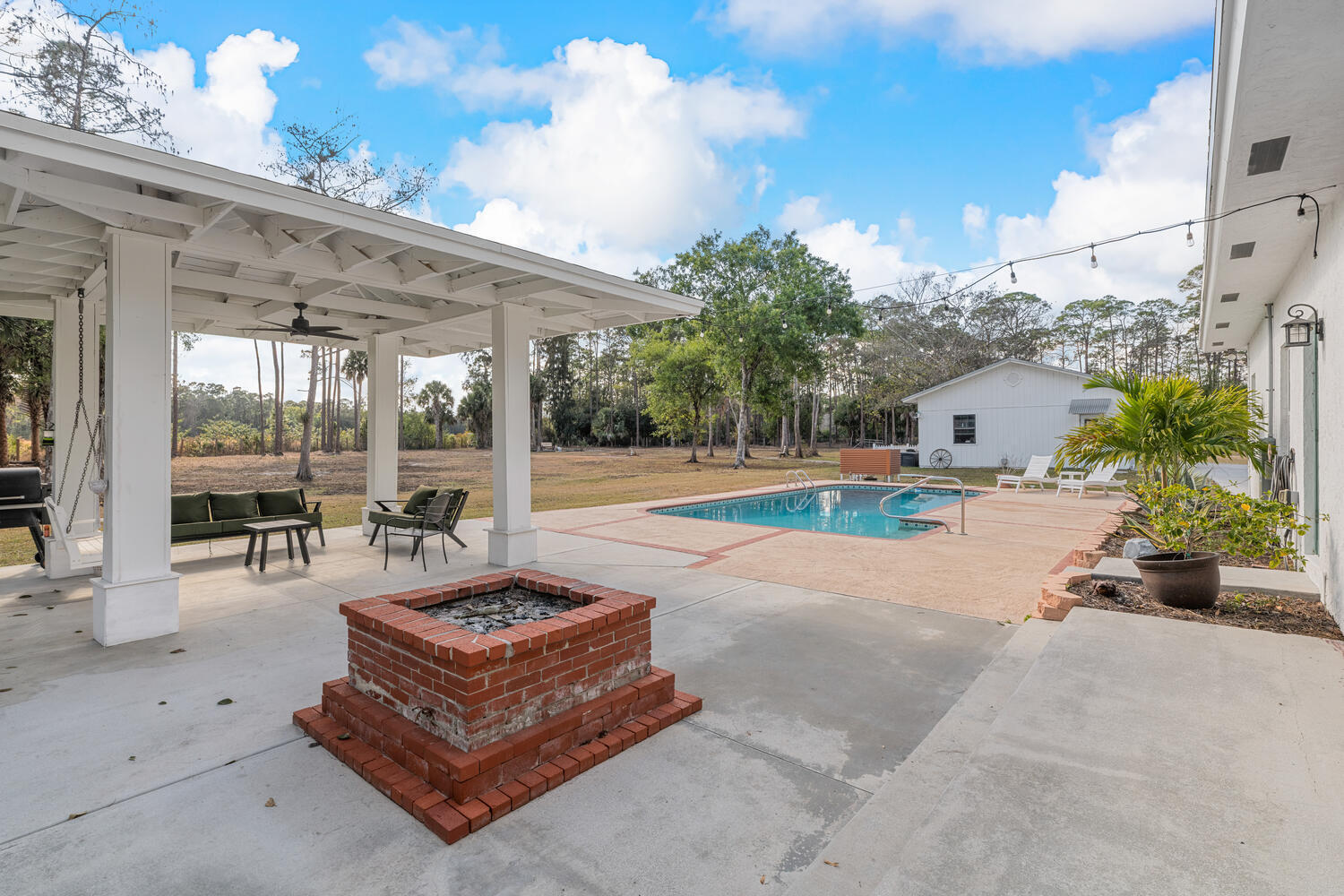 LOXAHATCHEE GROVES - Residential