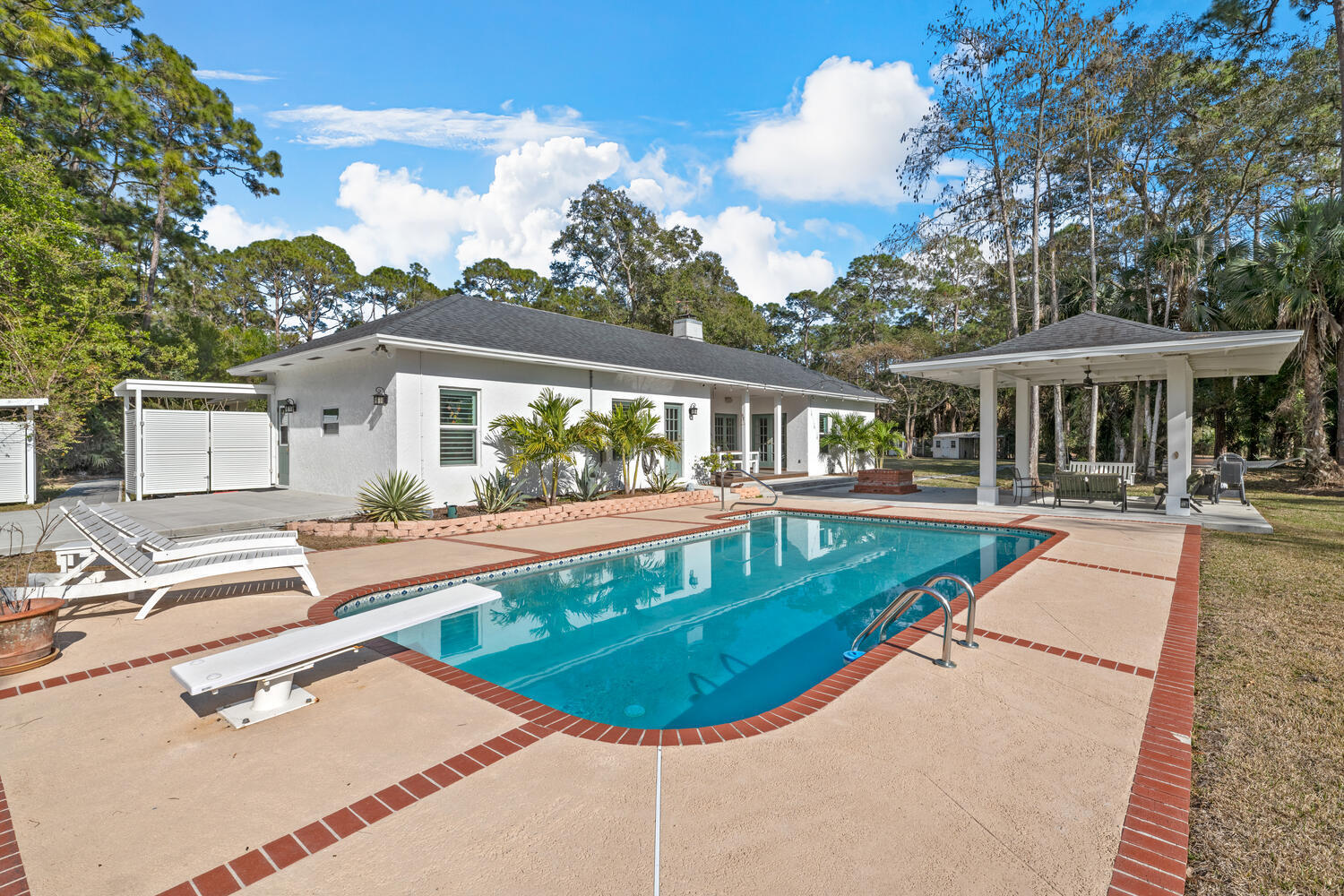 LOXAHATCHEE GROVES - Residential