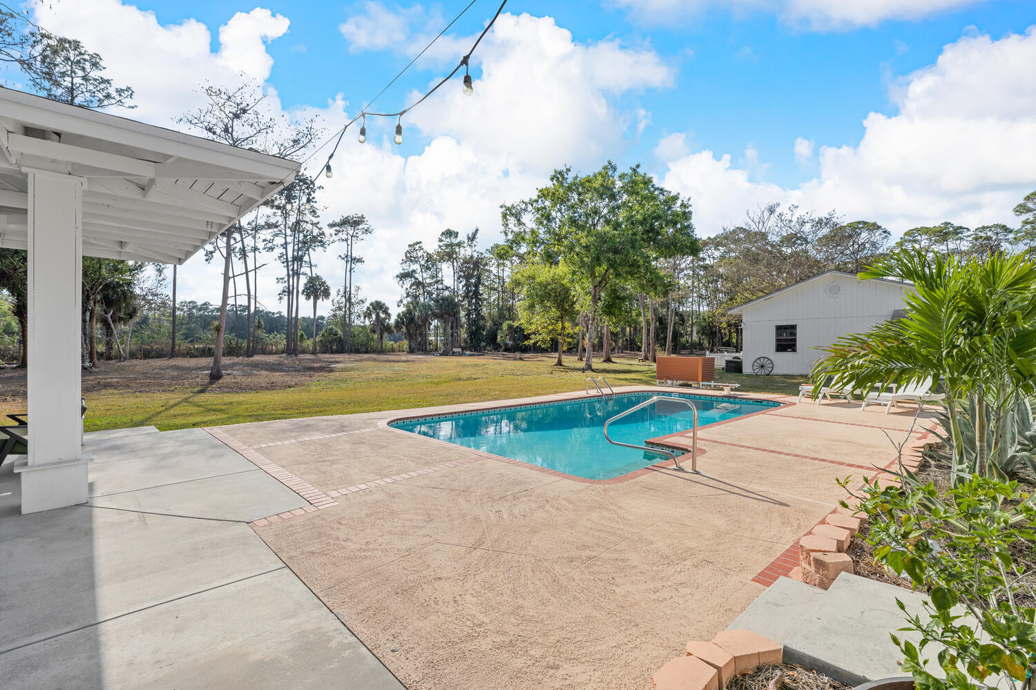 LOXAHATCHEE GROVES - Residential