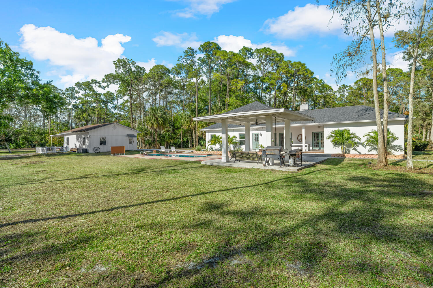 LOXAHATCHEE GROVES - Residential