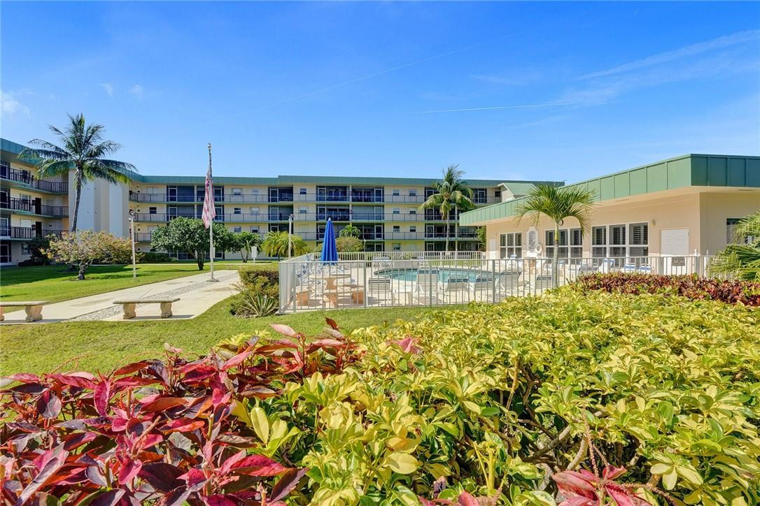 HAMPTON GARDENS - Residential