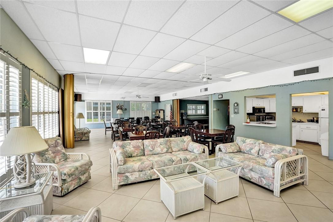 HAMPTON GARDENS - Residential