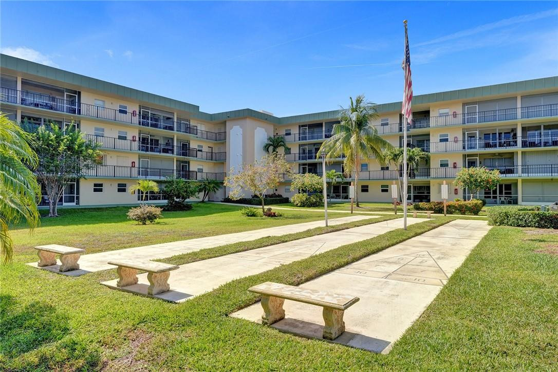 HAMPTON GARDENS - Residential