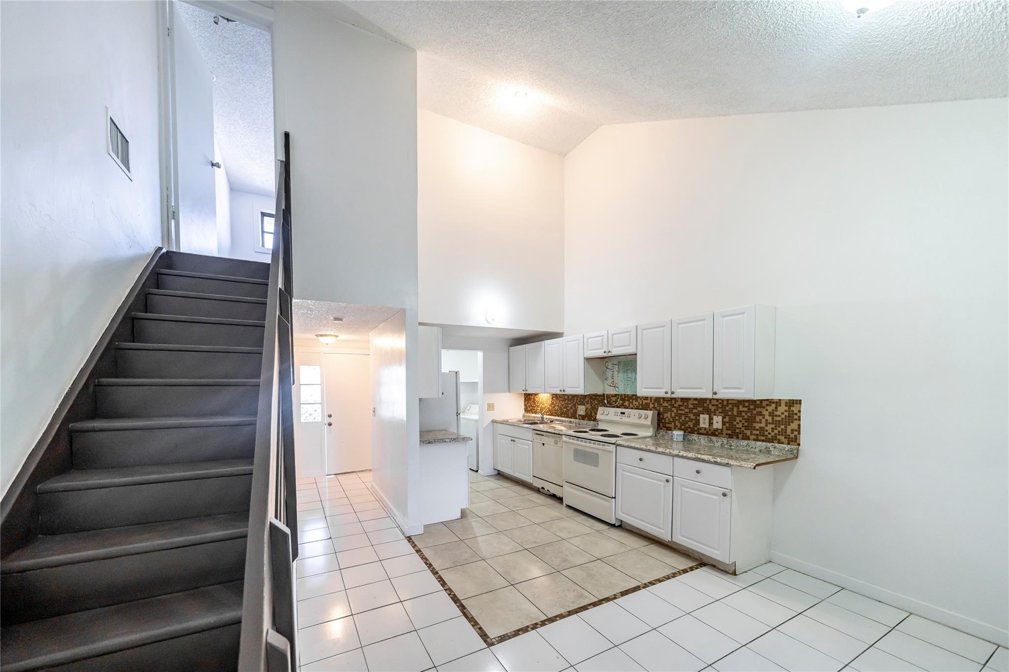 Woodscape Twnhms Condo - Residential Lease