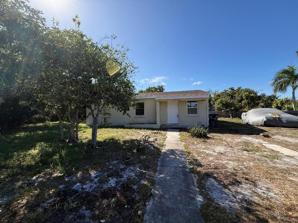 Photo of 1101 14th Court S, Lake Worth Beach, FL 33460 (MLS # R11155284)